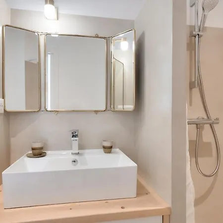 Avec Terrasse A 250 Metres Du Port