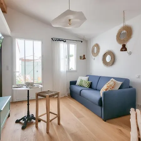 Avec Terrasse A 250 Metres Du Port *