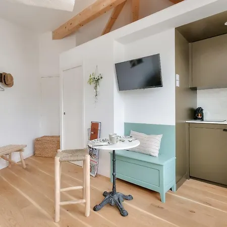 Avec Terrasse A 250 Metres Du Port Apartman