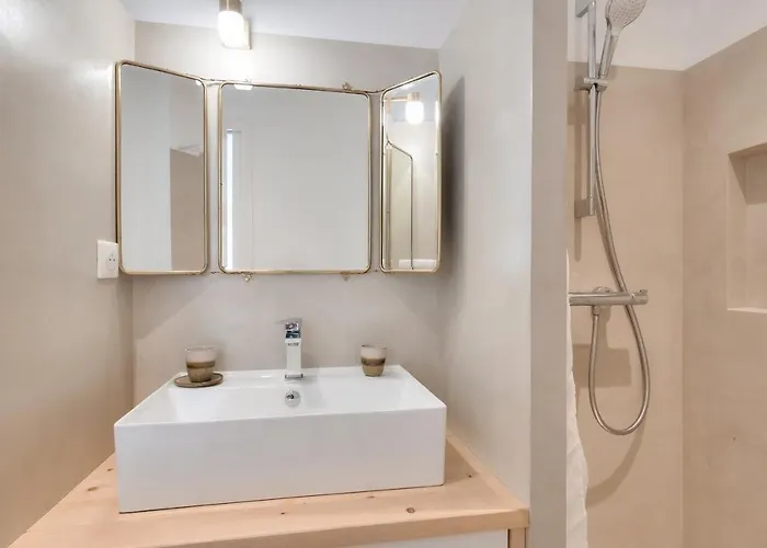 Avec Terrasse A 250 Metres Du Port